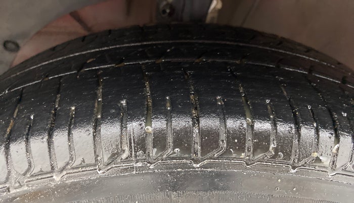 2017 Maruti Dzire ZDI PLUS, Diesel, Manual, 72,139 km, Left Front Tyre Tread