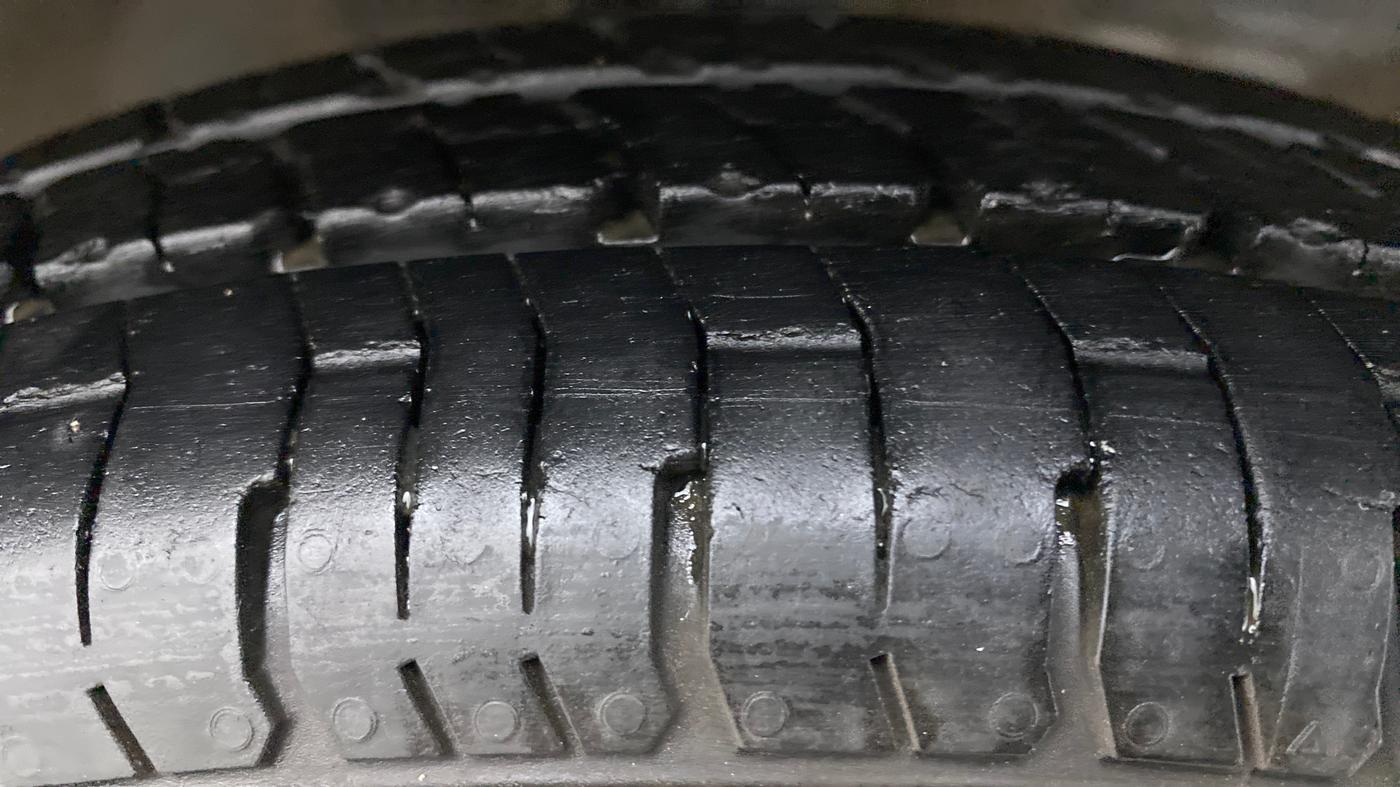 2015 Maruti Wagon R 1.0 LXI CNG, CNG, Manual, 64,616 km, Right Front Tyre Tread