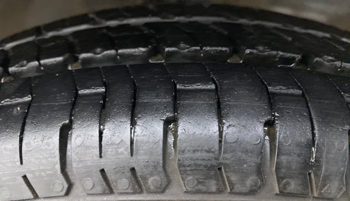 2015 Maruti Wagon R 1.0 LXI CNG, CNG, Manual, 64,616 km, Right Front Tyre Tread