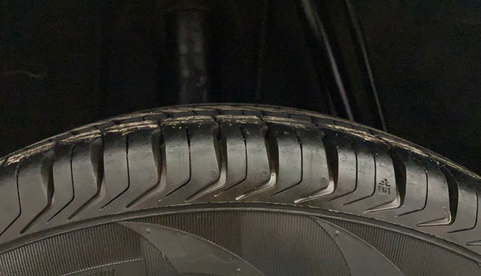 2016 Renault Kwid RXT 0.8 (O), Petrol, Manual, 37,497 km, Right Rear Tyre Tread