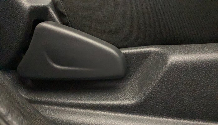 2016 Renault Kwid RXT 0.8 (O), Petrol, Manual, 37,497 km, Driver Side Adjustment Panel