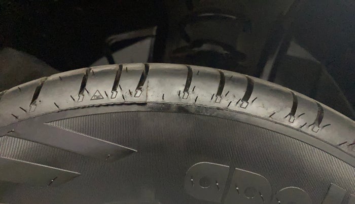 2016 Renault Kwid RXT 0.8 (O), Petrol, Manual, 37,497 km, Right Front Tyre Tread