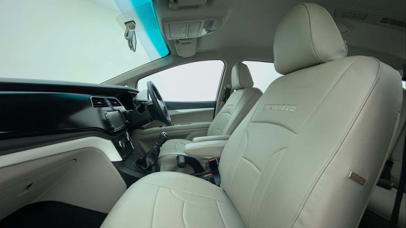 2020 Mahindra MARAZZO M6 8 STR, Diesel, Manual, 26,423 km, Right Side Front Door Cabin