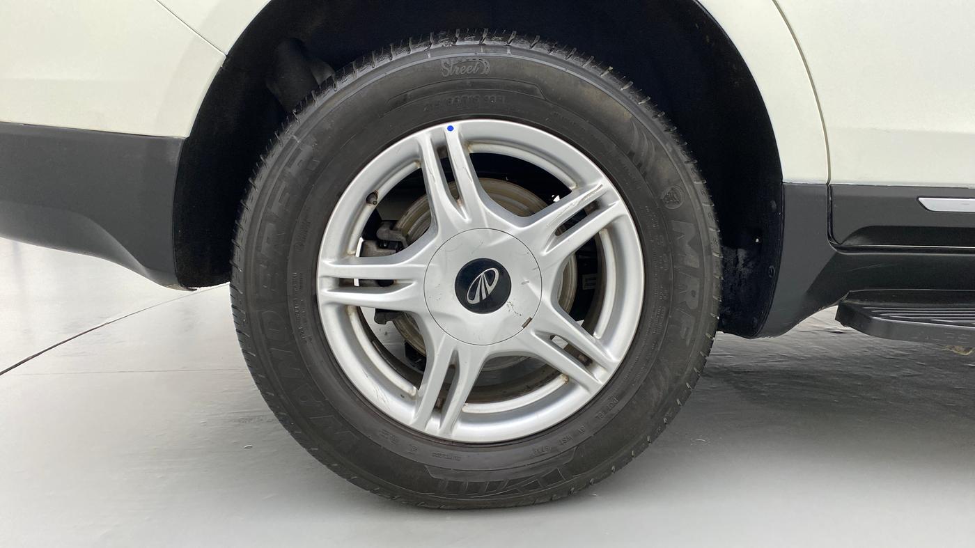 2020 Mahindra MARAZZO M6 8 STR, Diesel, Manual, 26,423 km, Right Rear Wheel