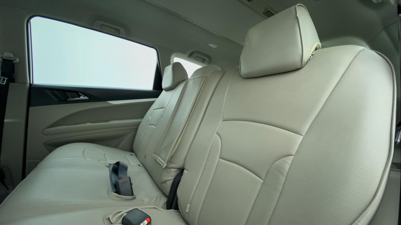 2020 Mahindra MARAZZO M6 8 STR, Diesel, Manual, 26,423 km, Right Side Rear Door Cabin