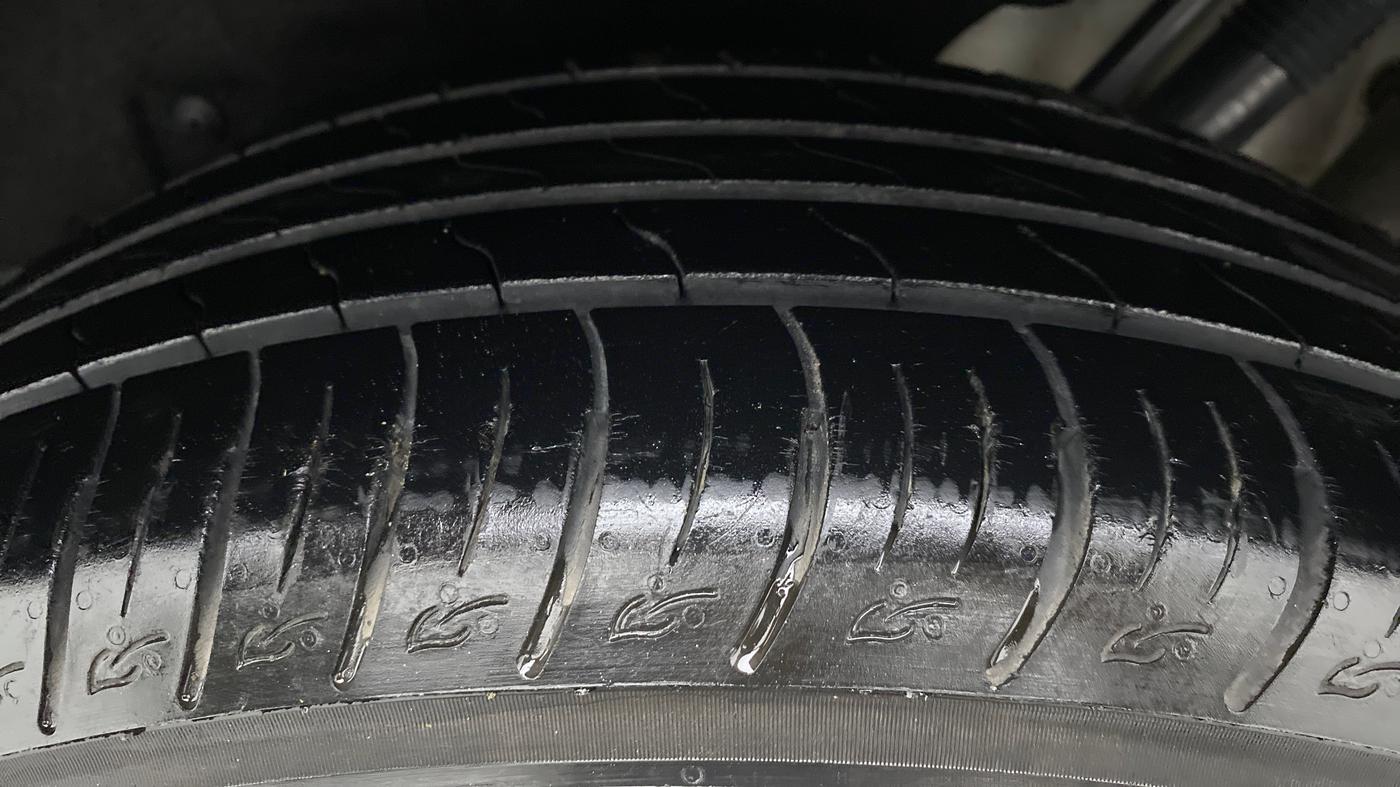 2020 Mahindra MARAZZO M6 8 STR, Diesel, Manual, 26,423 km, Left Rear Tyre Tread