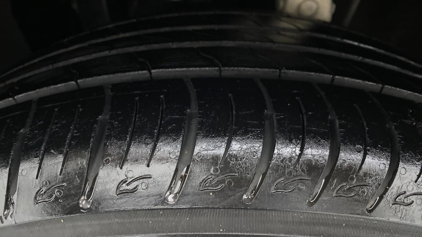 2020 Mahindra MARAZZO M6 8 STR, Diesel, Manual, 26,423 km, Left Front Tyre Tread