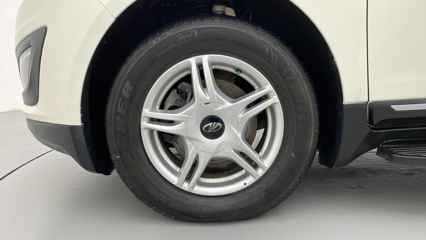 2020 Mahindra MARAZZO M6 8 STR, Diesel, Manual, 26,423 km, Left Front Wheel