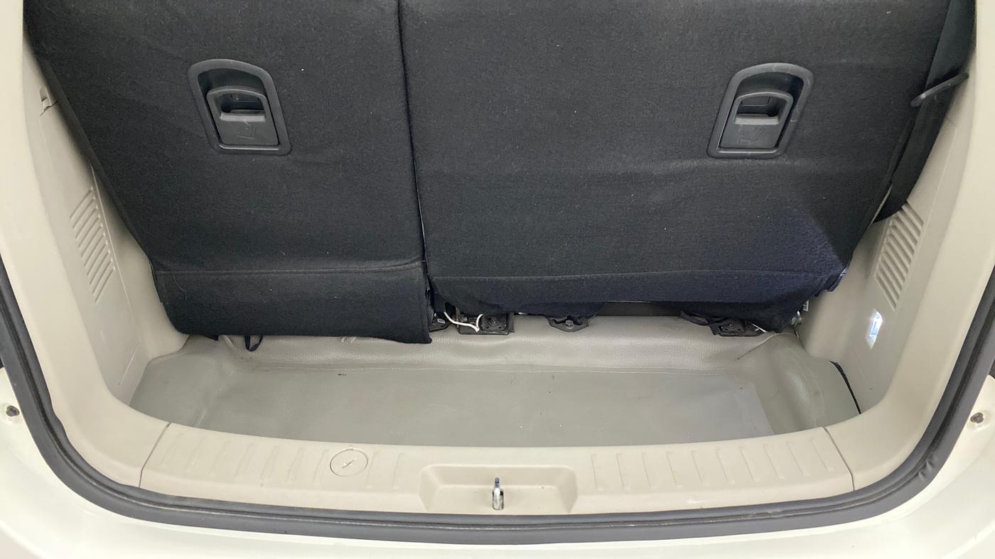 2020 Mahindra MARAZZO M6 8 STR, Diesel, Manual, 26,423 km, Boot Inside