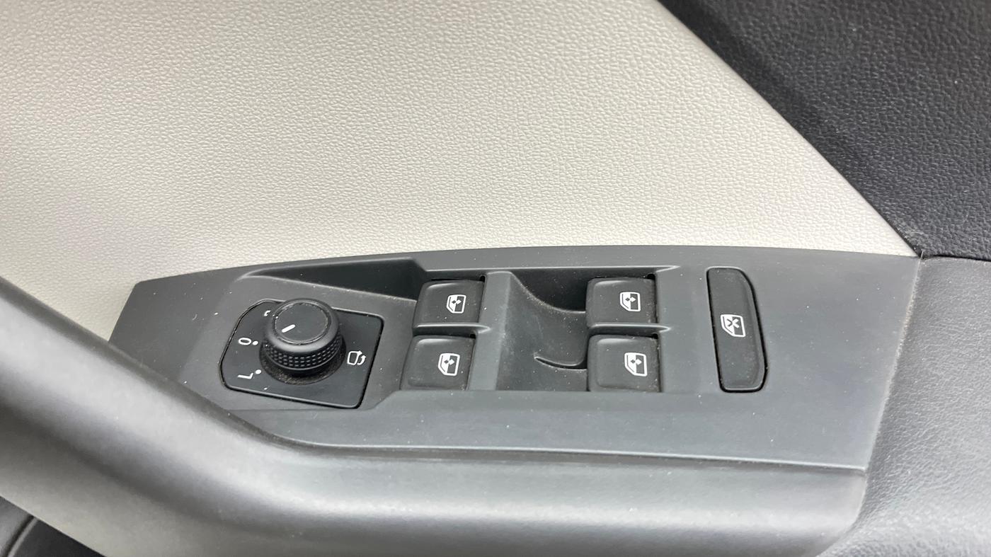 2024 Volkswagen TAIGUN GT PLUS 1.5 TSI DSG, Petrol, Automatic, 19,198 km, Driver Side Door Panels Control