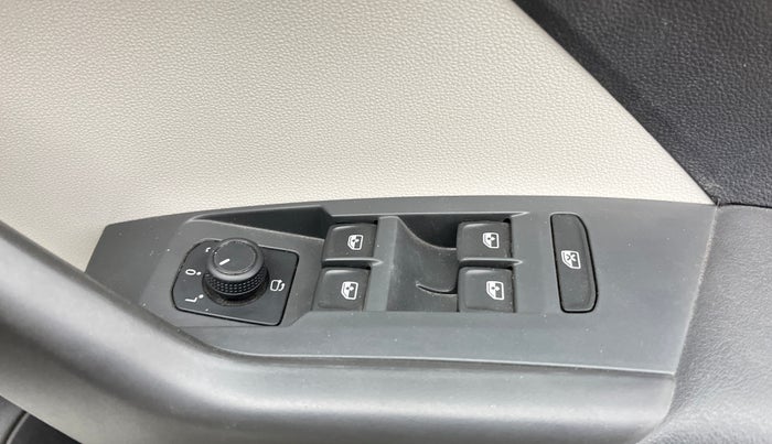 2024 Volkswagen TAIGUN GT PLUS 1.5 TSI DSG, Petrol, Automatic, 19,773 km, Driver Side Door Panels Control