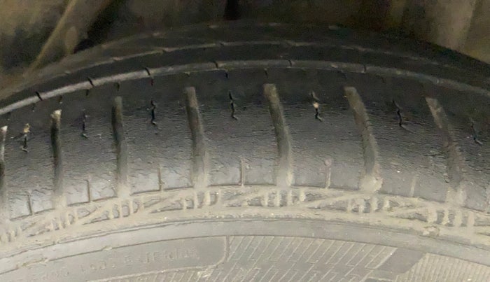 2015 Honda Brio S MT, Petrol, Manual, 34,731 km, Left Rear Tyre Tread