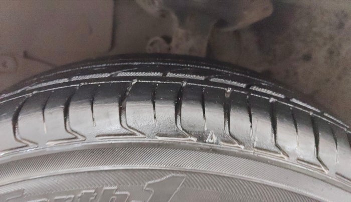 2014 Honda Amaze 1.2L I-VTEC VX, Petrol, Manual, 27,741 km, Left Front Tyre Tread