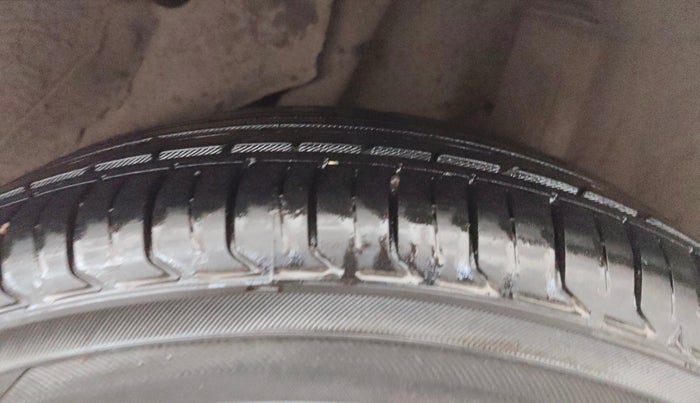 2014 Honda Amaze 1.2L I-VTEC VX, Petrol, Manual, 27,741 km, Left Rear Tyre Tread