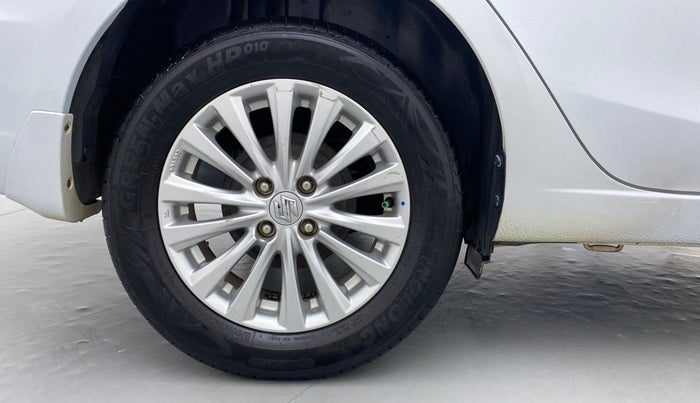 2015 Maruti Ciaz ZXI, Petrol, Manual, 57,465 km, Right Rear Wheel