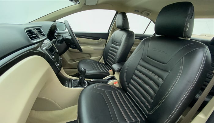 2015 Maruti Ciaz ZXI, Petrol, Manual, 57,465 km, Right Side Front Door Cabin