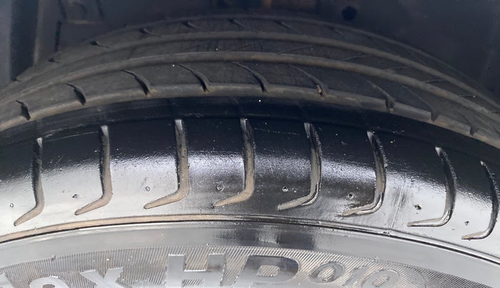 2015 Maruti Ciaz ZXI, Petrol, Manual, 57,465 km, Left Front Tyre Tread