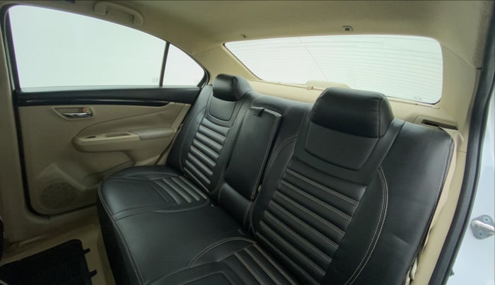 2015 Maruti Ciaz ZXI, Petrol, Manual, 57,465 km, Right Side Rear Door Cabin