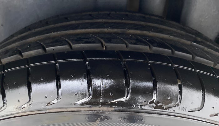 2015 Maruti Ciaz ZXI, Petrol, Manual, 57,465 km, Left Rear Tyre Tread