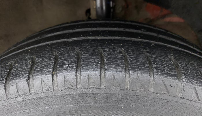 2017 Maruti Dzire ZDI AMT, Diesel, Automatic, 86,985 km, Right Front Tyre Tread