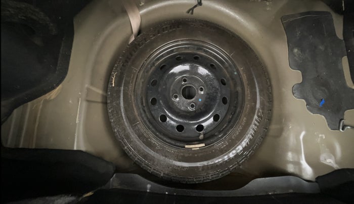 2015 Maruti Swift Dzire VXI, Petrol, Manual, 61,070 km, Spare Tyre