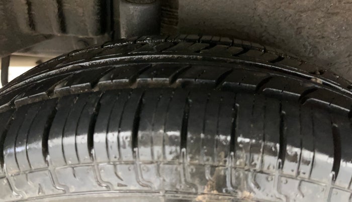 2015 Maruti Swift Dzire VXI, Petrol, Manual, 61,070 km, Right Rear Tyre Tread