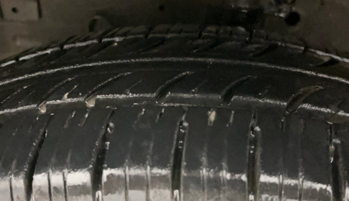 2015 Maruti Swift Dzire VXI, Petrol, Manual, 61,070 km, Left Front Tyre Tread