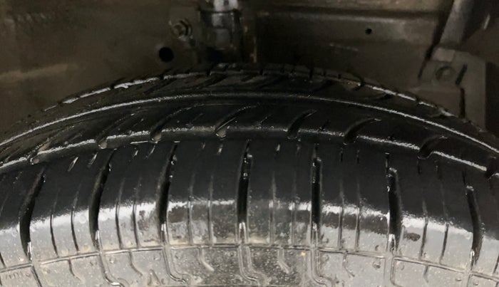 2015 Maruti Swift Dzire VXI, Petrol, Manual, 61,070 km, Right Front Tyre Tread