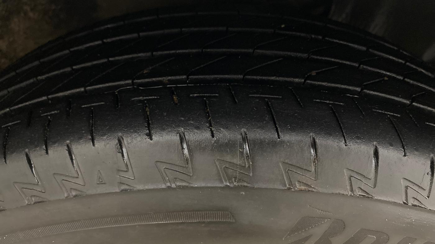 2018 Maruti IGNIS DELTA 1.2, Petrol, Manual, 67,689 km, Right Front Tyre Tread
