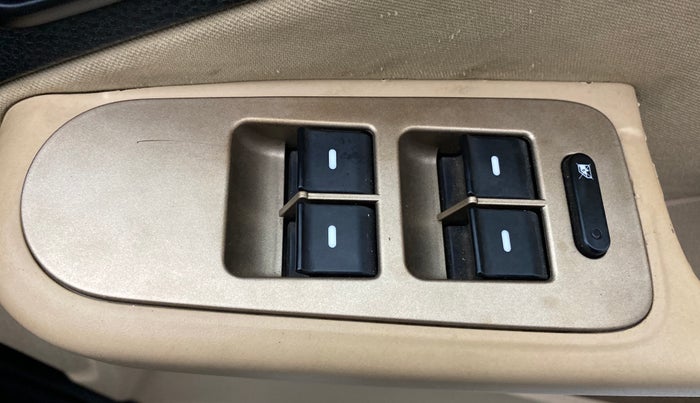 2012 Tata Manza VX QUADRAJET, Diesel, Manual, 29,152 km, Right front window switch / handle - Minor damage