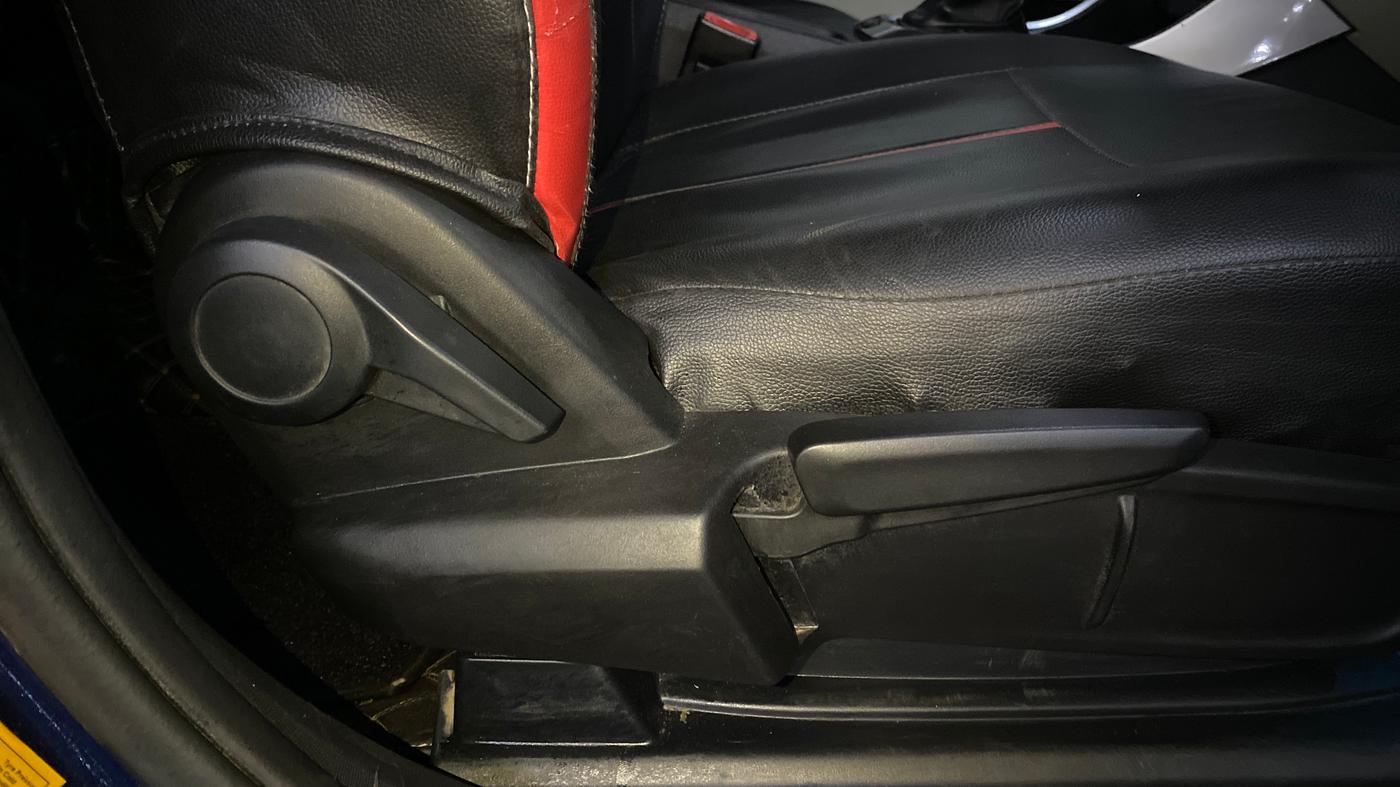2022 Tata ALTROZ XZA, Petrol, Automatic, 49,557 km, Driver Side Adjustment Panel