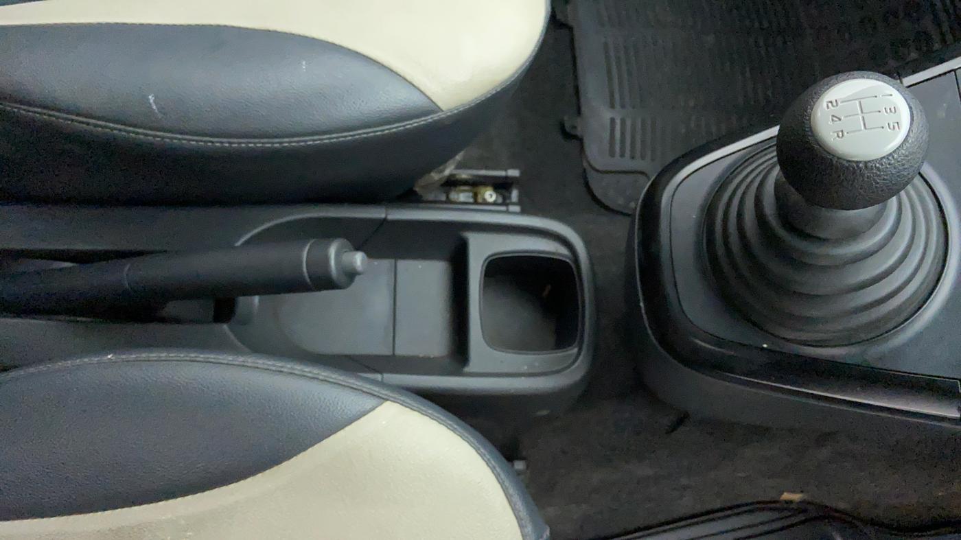 2015 Maruti Ritz LXI, Petrol, Manual, 10,663 km, Gear Lever