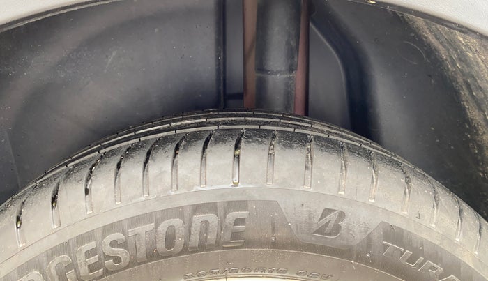 2022 Volkswagen TAIGUN HIGHLINE 1.0 TSI AT, Petrol, Automatic, 56,057 km, Left Rear Tyre Tread