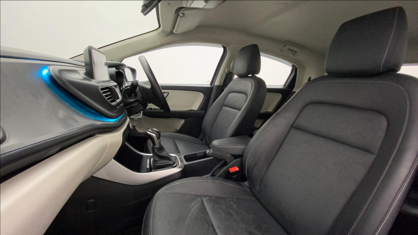 2022 Tata ALTROZ XZA PLUS, Petrol, Automatic, 23,458 km, Right Side Front Door Cabin