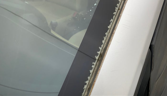 2014 Honda Amaze 1.2L I-VTEC S, Petrol, Manual, 46,599 km, Left A pillar - Paint is slightly faded