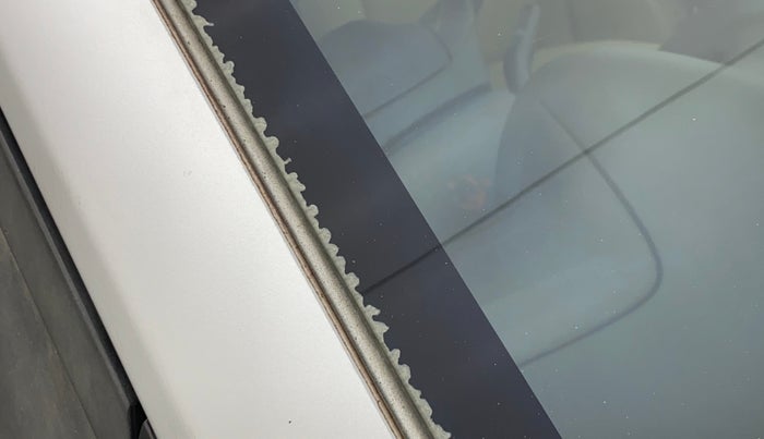 2014 Honda Amaze 1.2L I-VTEC S, Petrol, Manual, 46,599 km, Right A pillar - Slightly rusted