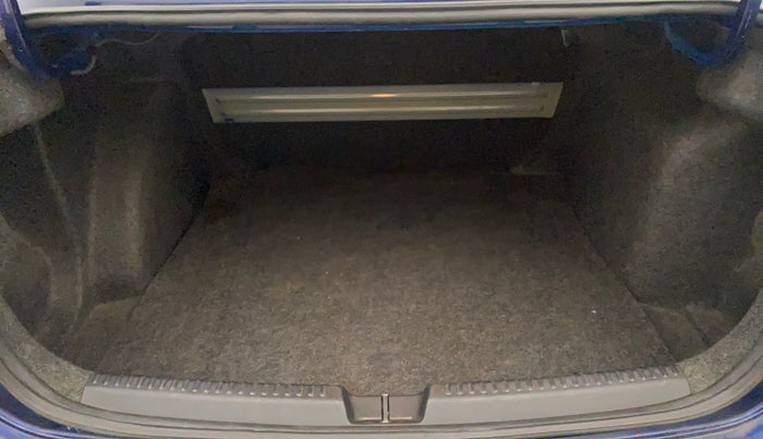 2012 Volkswagen Vento HIGHLINE 1.6 MPI, Petrol, Manual, 93,393 km, Boot Inside