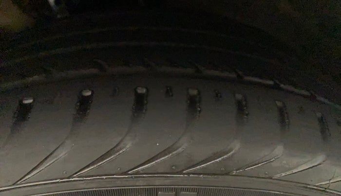 2012 Volkswagen Vento HIGHLINE 1.6 MPI, Petrol, Manual, 93,393 km, Left Rear Tyre Tread