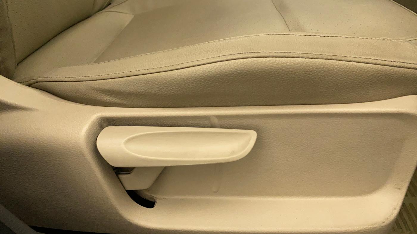 2012 Volkswagen Vento HIGHLINE 1.6 MPI, Petrol, Manual, 93,393 km, Driver Side Adjustment Panel