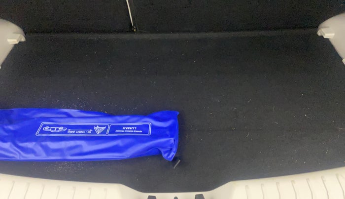 2023 Mahindra XUV300 W8 (O) 1.2 PETROL AMT, Petrol, Automatic, 18,366 km, Boot Inside