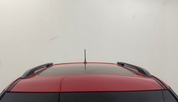 2023 Mahindra XUV300 W8 (O) 1.2 PETROL AMT, Petrol, Automatic, 18,366 km, Moonroof/ Sunroof