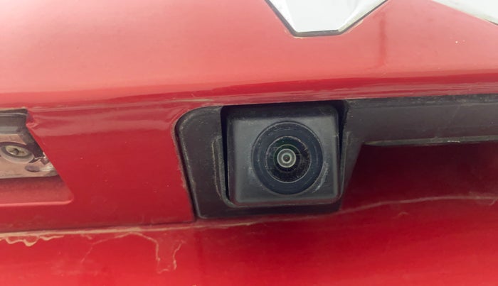 2023 Mahindra XUV300 W8 (O) 1.2 PETROL AMT, Petrol, Automatic, 18,366 km, Parking Camera