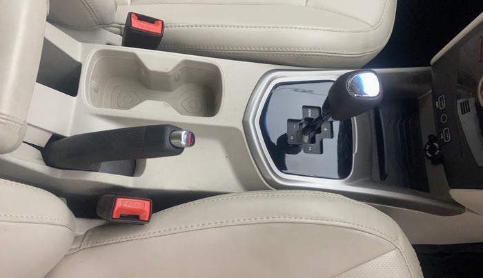 2023 Mahindra XUV300 W8 (O) 1.2 PETROL AMT, Petrol, Automatic, 18,366 km, Gear Lever