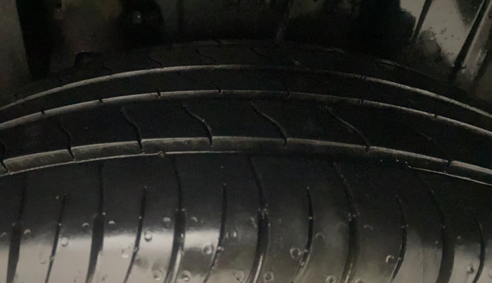 2023 Mahindra XUV300 W8 (O) 1.2 PETROL AMT, Petrol, Automatic, 18,366 km, Left Rear Tyre Tread