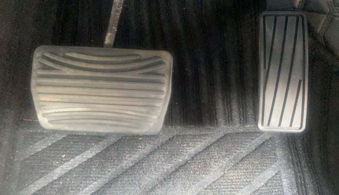 2023 Mahindra XUV300 W8 (O) 1.2 PETROL AMT, Petrol, Automatic, 18,366 km, Pedals