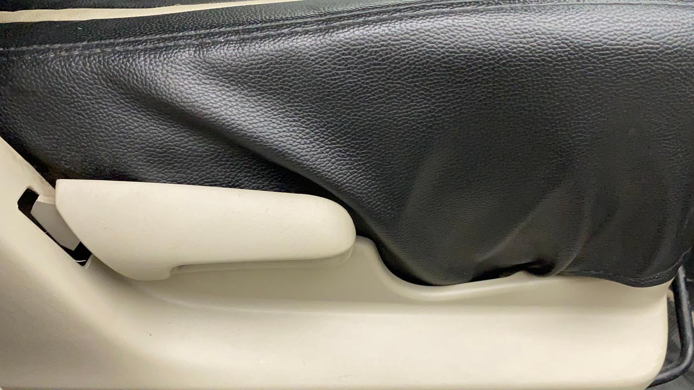 2018 Maruti Celerio ZXI, CNG, Manual, 1,00,388 km, Driver Side Adjustment Panel