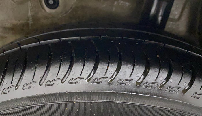 2018 Maruti Celerio ZXI, CNG, Manual, 1,00,388 km, Left Rear Tyre Tread