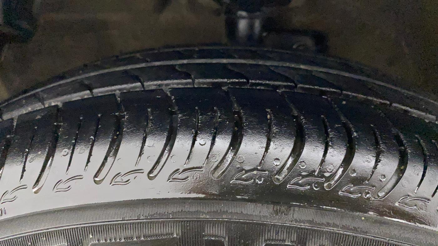 2018 Maruti Celerio ZXI, CNG, Manual, 1,00,388 km, Left Front Tyre Tread