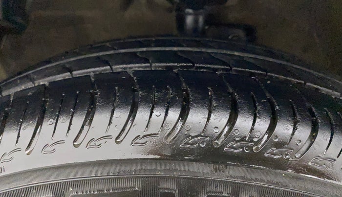 2018 Maruti Celerio ZXI, CNG, Manual, 1,00,388 km, Left Front Tyre Tread