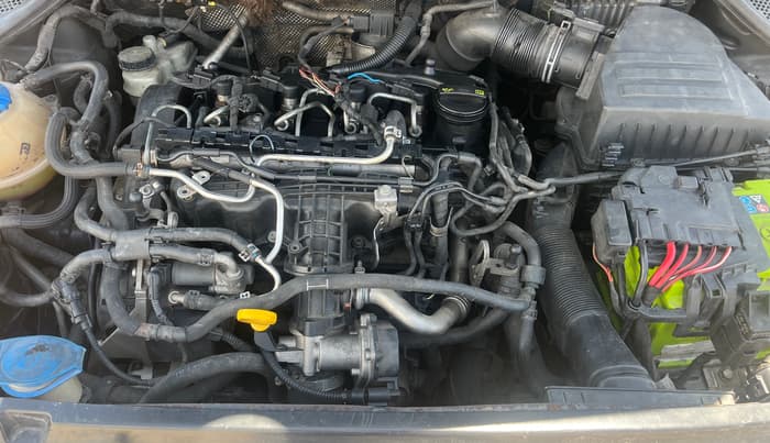 2014 Volkswagen Polo COMFORTLINE 1.2L, Diesel, Manual, 1,04,375 km, Engine View